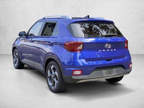 Used 2022 Hyundai Venue Limited w/ Cargo Package FWD image 8