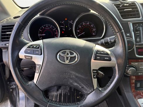 Used 2013 Toyota Highlander Limited image 12