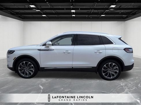 Used 2023 Lincoln Nautilus Reserve w/ Luxury Package AWD/4WD image 2