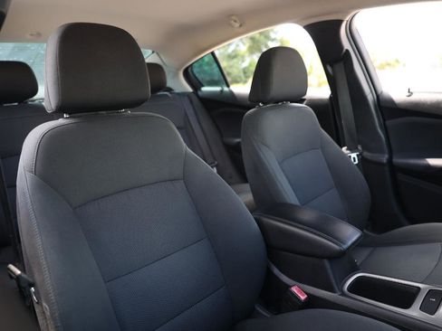 Used 2018 Chevrolet Cruze LT w/ Convenience Package FWD image 18