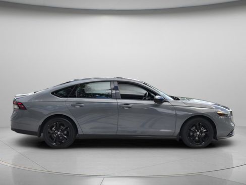 Certified 2025 Honda Accord SE image 3