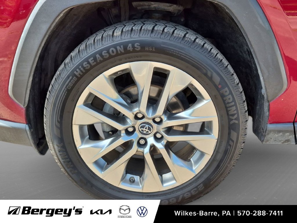 Used 2019 Toyota RAV4 Limited w/ Advanced Technology Package AWD/4WD image 11