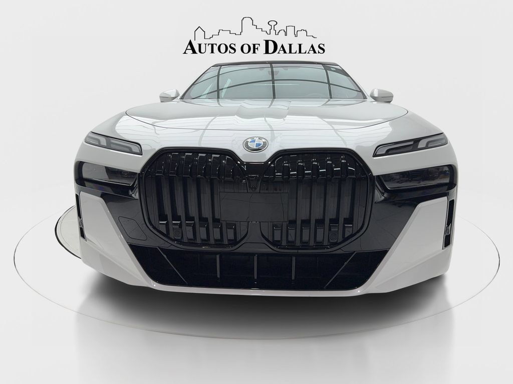 Used 2023 BMW 760i xDrive AWD/4WD image 4