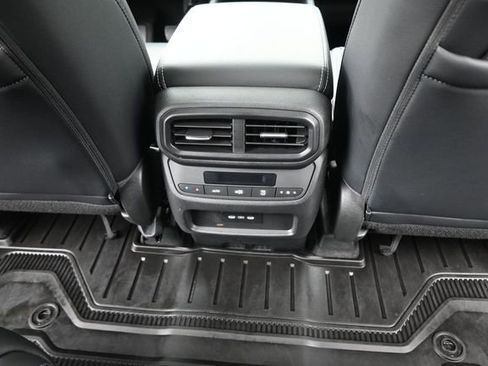 Certified 2025 Honda Pilot Touring image 27