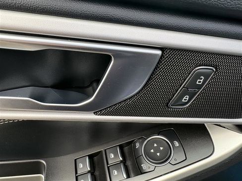 Used 2022 Ford Explorer XLT image 10