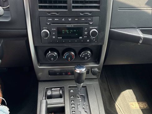 Used 2009 Jeep Liberty Sport w/ Popular Equipment Group AWD/4WD image 10