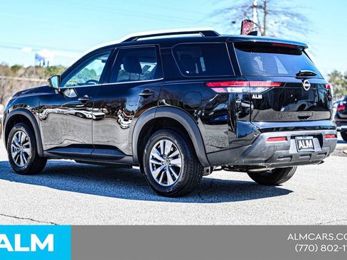 Used 2024 Nissan Pathfinder SV FWD image 9