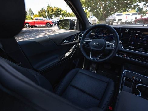 New 2025 Chevrolet Equinox LT w/ Convenience Package II image 13