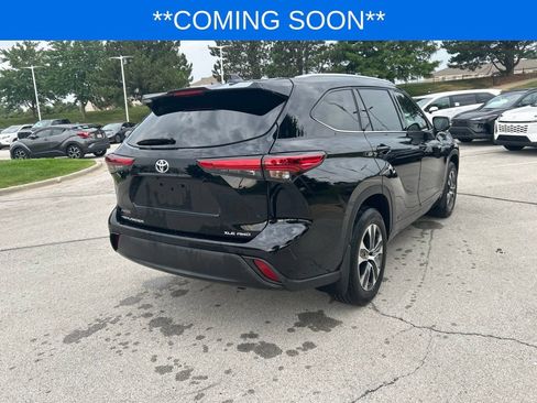 Used 2022 Toyota Highlander XLE AWD/4WD image 6