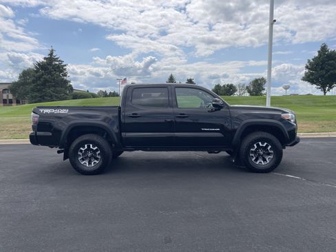 Used 2016 Toyota Tacoma TRD Off-Road AWD/4WD image 6