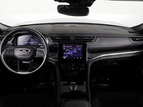 Used 2022 Jeep Grand Cherokee L Laredo image 8