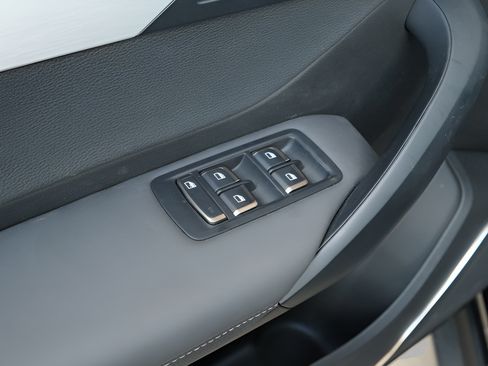 New 2025 VinFast VF 8 Plus AWD/4WD image 6