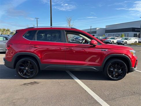 Used 2022 Volkswagen Taos SE image 16