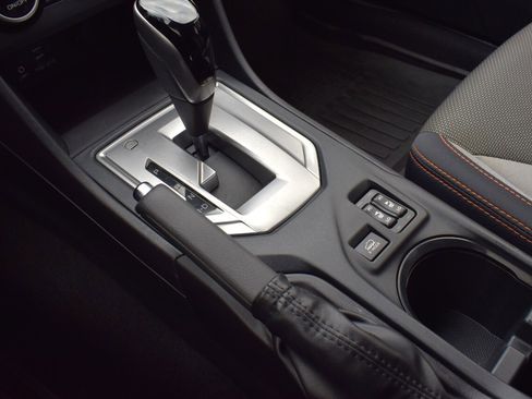 Used 2020 Subaru Crosstrek 2.0i Premium w/ Moonroof Package 2 AWD/4WD image 24