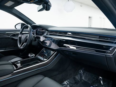 Used 2025 Audi S8 image 28