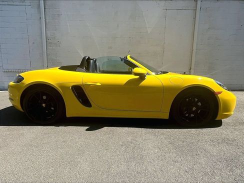 Certified 2024 Porsche 718 Boxster RWD image 6