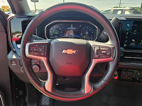 Used 2025 Chevrolet Silverado 1500 LT AWD/4WD image 17