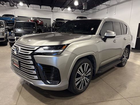 Used 2024 Lexus LX 600 4WD w/ Luxury Package image 7