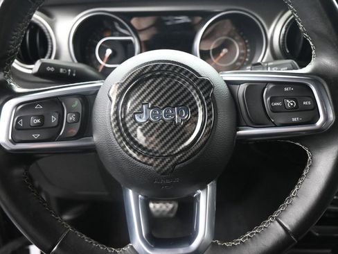 Used 2018 Jeep Wrangler Unlimited Sahara image 11