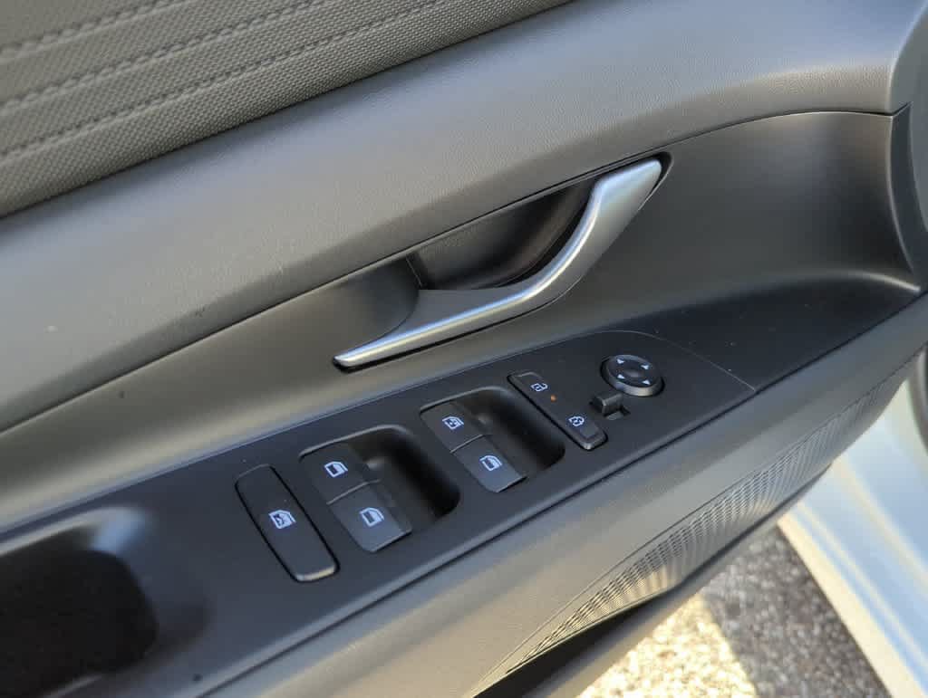 New 2026 Hyundai Elantra Hybrid FWD image 17