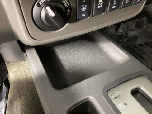 Used 2015 Nissan Frontier PRO-4X image 31