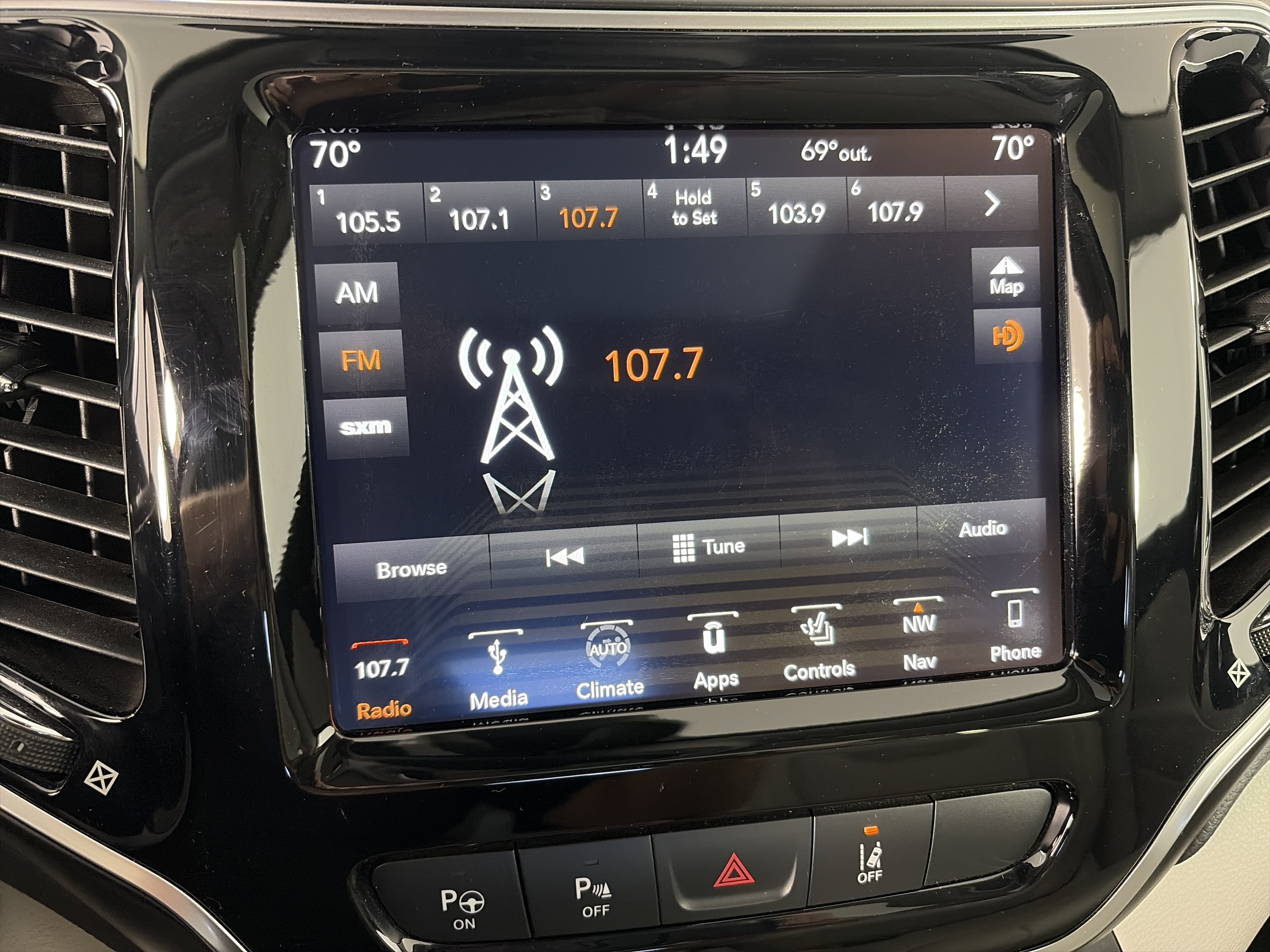 Used 2019 Jeep Cherokee Limited w/ Luxury Group AWD/4WD image 19