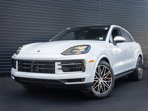 Certified 2026 Porsche Cayenne Coupe AWD/4WD image 1