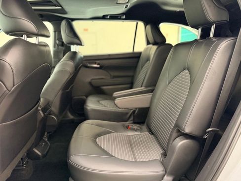 Used 2025 Toyota Highlander XSE AWD/4WD image 24
