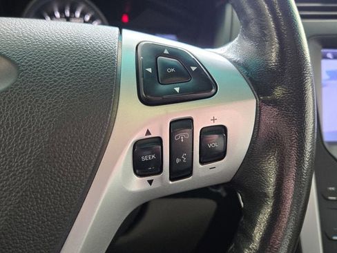 Used 2013 Ford Explorer XLT image 33