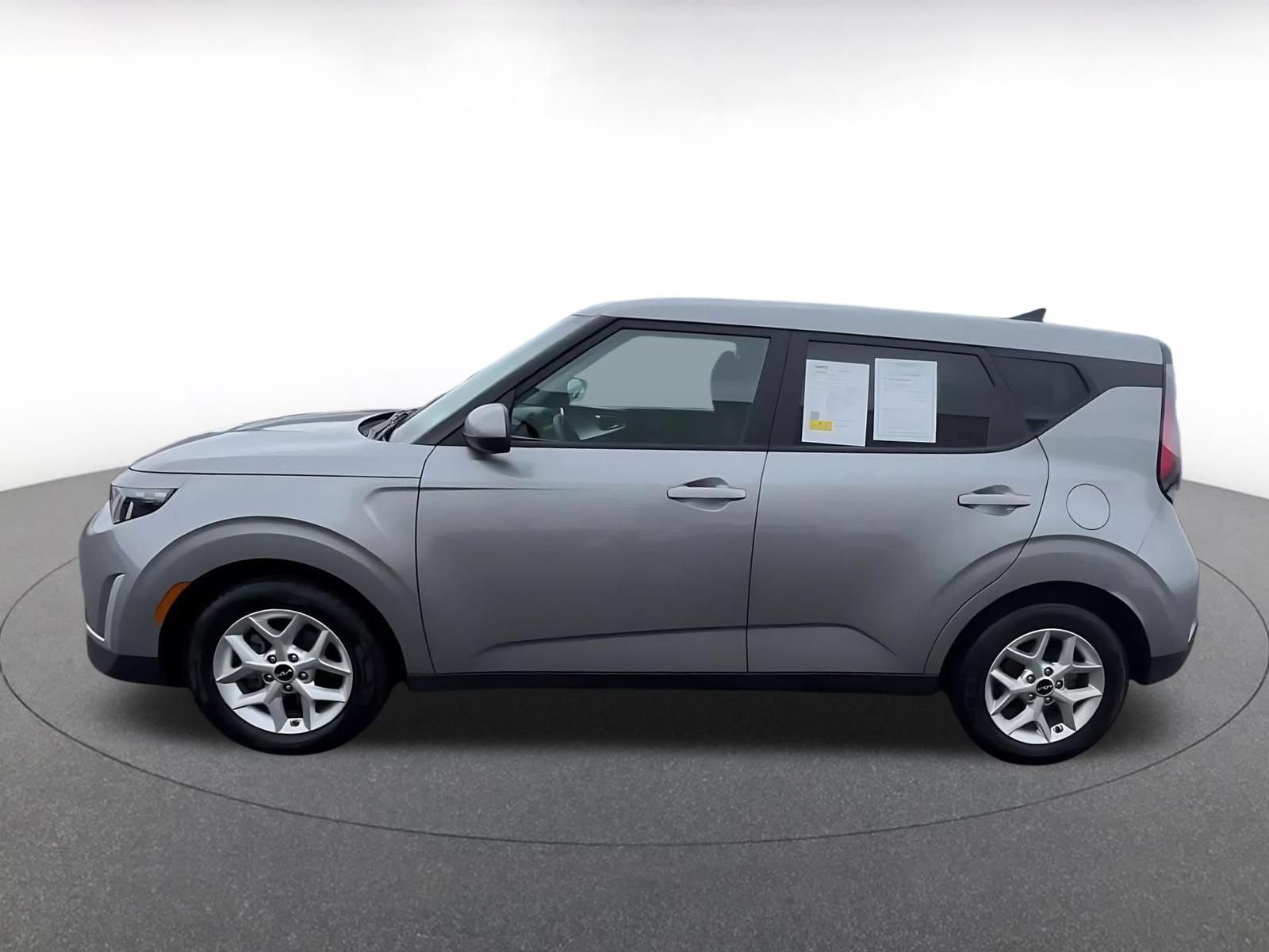 Used 2025 Kia Soul LX w/ LX Technology Package FWD image 8