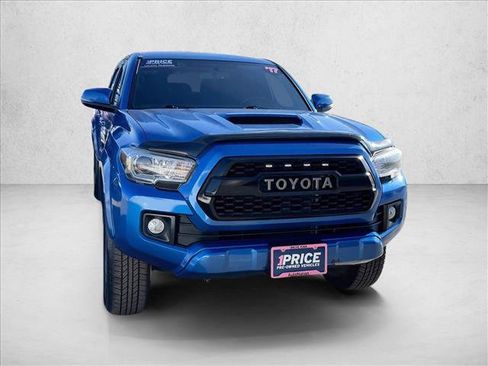 Used 2017 Toyota Tacoma TRD Sport w/ Tow Package AWD/4WD image 3