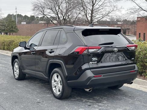 Used 2021 Toyota RAV4 XLE w/ Convenience Package image 8