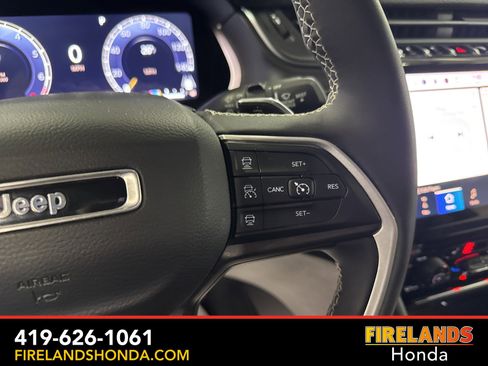 Used 2023 Jeep Grand Cherokee Limited image 19