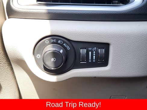Used 2024 Chrysler Pacifica Touring-L FWD image 29