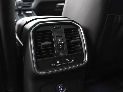 Certified 2026 Porsche Macan AWD/4WD image 20
