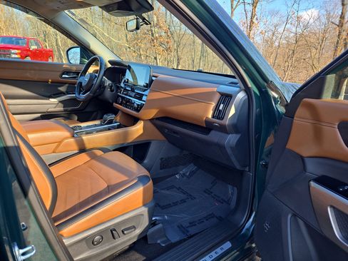 Used 2023 Nissan Pathfinder Platinum w/ Cargo Package image 25