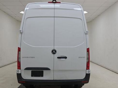 Used 2025 Mercedes-Benz Sprinter 2500 image 14