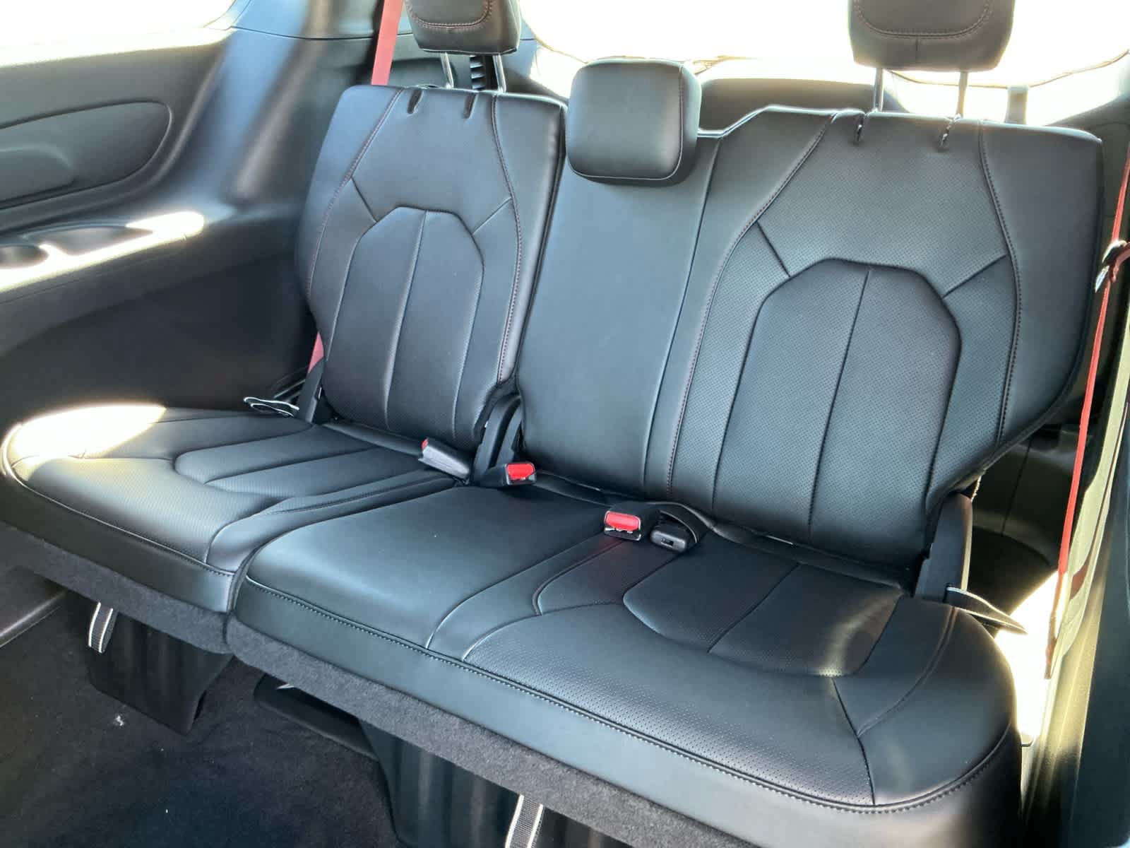 New 2027 Chrysler Pacifica Select AWD/4WD image 19