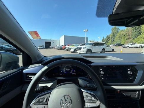 Used 2022 Volkswagen Taos SE AWD/4WD image 17