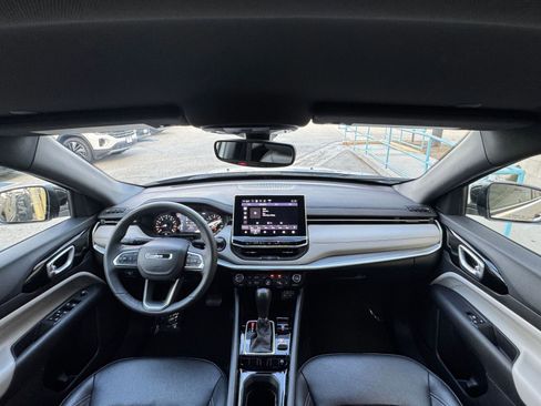 Used 2025 Jeep Compass Limited image 34