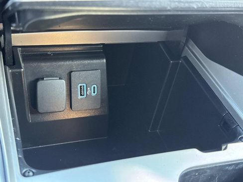 Used 2022 Ford Explorer XLT w/ Equipment Group 202A image 31