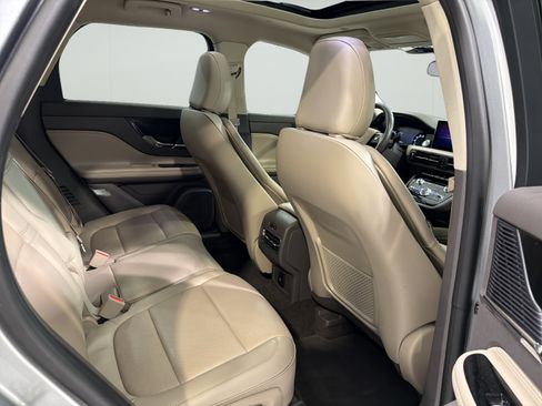Used 2022 Lincoln Corsair FWD w/ Premium Package image 12