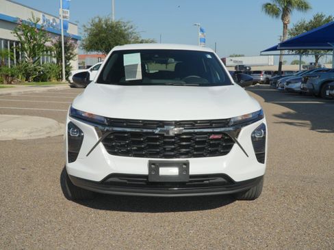 Used 2025 Chevrolet Trax RS w/ Driver Confidence Package FWD image 2