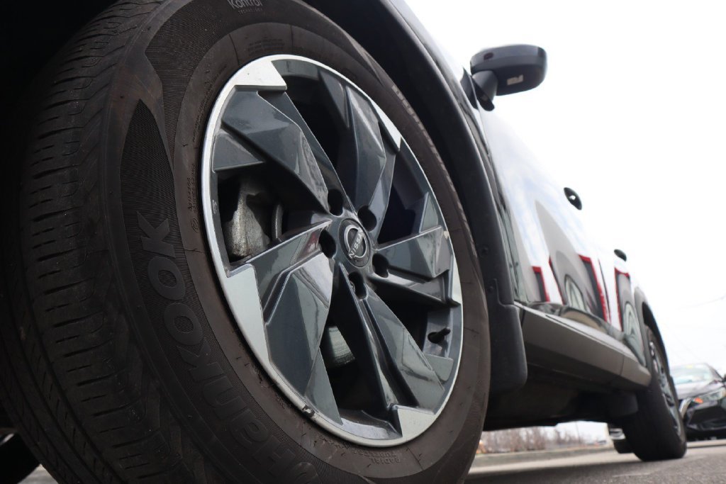 Certified 2025 Nissan Rogue SV AWD/4WD image 12
