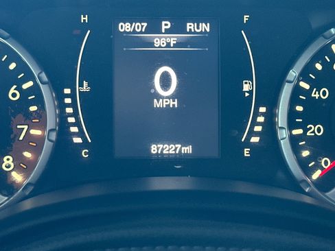 Used 2016 Jeep Renegade Latitude FWD image 27
