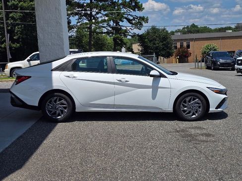 New 2025 Hyundai Elantra Blue image 20