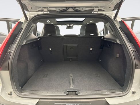 Used 2025 Volvo XC40 B5 Plus AWD/4WD image 19
