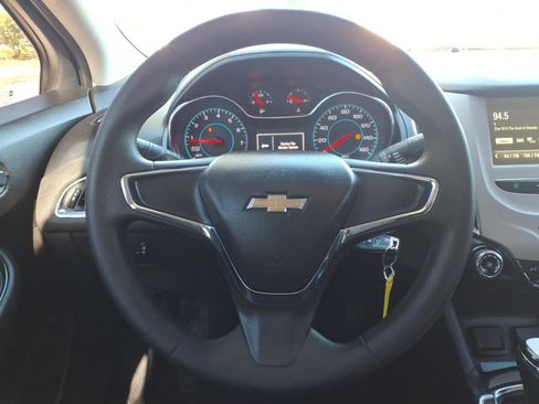 Used 2018 Chevrolet Cruze LS image 22