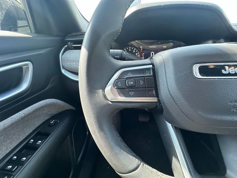 Used 2024 Jeep Compass Latitude image 25