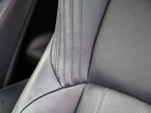 Used 2021 Toyota Venza Limited image 24